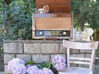 το παλιό ραδιόφωνο-πικ απ σε κάποιο σημείο του χώρου