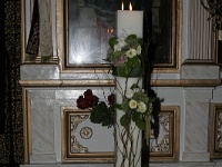 νυφική λαμπάδα με λυγαριά, λευκά τριαντάφυλλα, πράσινη και ροζ ορτανσία