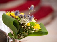 μπουκετάκια με λουλούδια του αγρού στον στολισμό της κολυμπήθρας  Alexandros Parotidis Photography