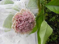 τούλινο ρομαντικό μαντήλι με χειροποίητο λουλούδι  τούλινο ρομαντικό μαντήλι με χειροποίητο λουλούδι