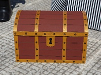 το κουτί των βαπτιστικών ρούχων, πειρατικό σεντούκι κατασκευασμένο από την ομάδα της 4weddings
