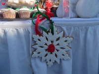 μπισκότο χιονονιφάδα στην διακόσμηση του τραπεζιού των γλυκών
