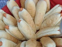 το πανέρι με τα hot dog