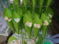 λαχανί χωνάκια με marshmallow rainbow balls
