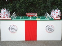 τραπέζι «γήπεδο ποδοσφαίρου» κατασκευασμένο από την ομάδα της 4weddings