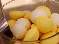 marshmallows κίτρινα και λευκά balls