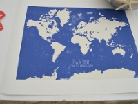 παγκόσμιος χάρτης για να γράψουν ευχές οι καλεσμένοι επάνω στην χώρα καταγωγής τους