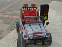 μηχανοκίνητο jeep για το παιχνίδι των παιδιών