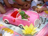 παιδική τούρτα ροζ cadillac με βάτραχο