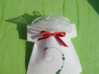 μπομπονιέρα βάπτισης,  χειροποίητο υφασμάτινο φορεματάκι με τύπωμα πασχαλίτσα