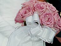 νυφικό μπουκέτο με ροζ τριαντάφυλλα και πέρλες