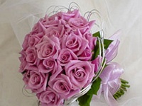 νυφικό μπουκέτο με ροζ τριαντάφυλλα